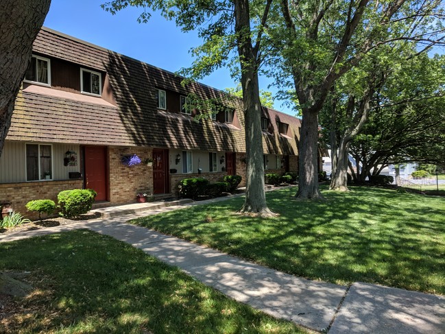 Building Photo - Lake Erie Townhomes