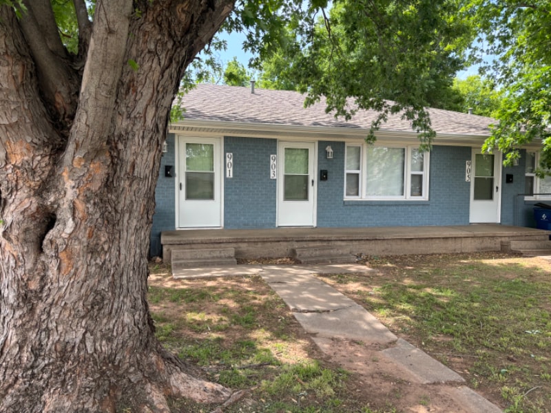 901 W Chickasha Ave Unit 903, Chickasha, OK 73018 Room for Rent in