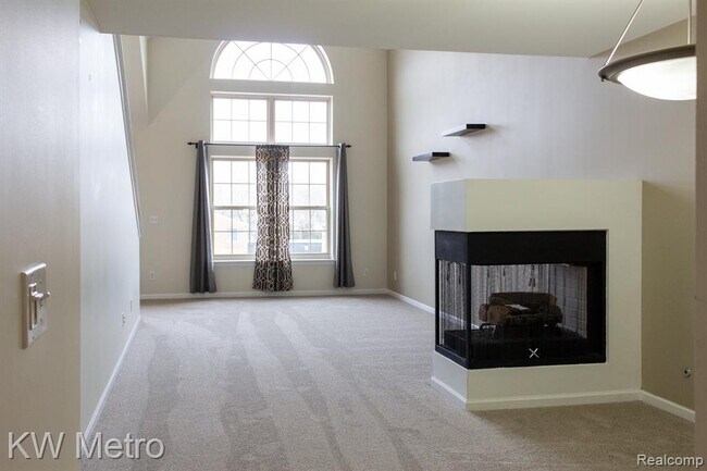 Foto del edificio - 3034 Camden Dr