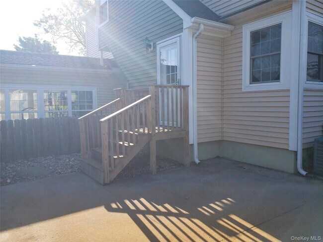 Foto del edificio - 478 Old Farmingdale Rd