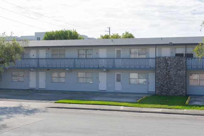 Foto del edificio - For Rent 2/1 Apartment for $1,850 Near Mia...