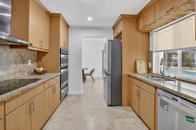 Foto del edificio - 7000 Plantation Rd