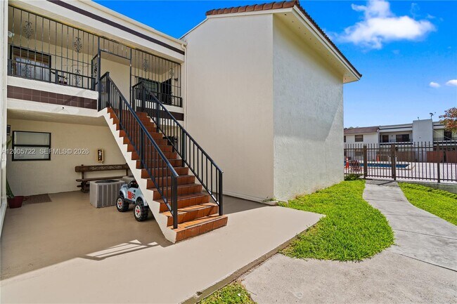 Foto del edificio - 10877 NW 7th St