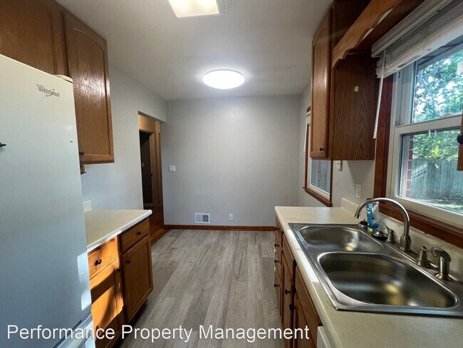 Foto del edificio - 3 br, 2 bath House - 2225 Burnham St