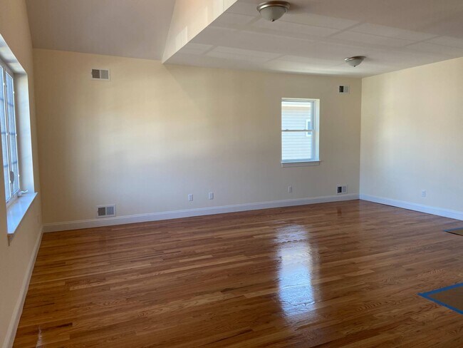 Building Photo - 244 Raritan Ave