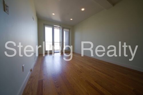 Building Photo - 2704 Hoyt Ave S