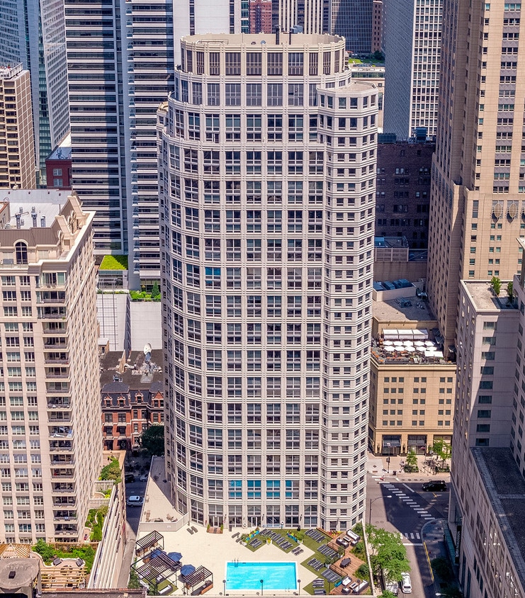 750 N. Rush - Building - The Chicagoan