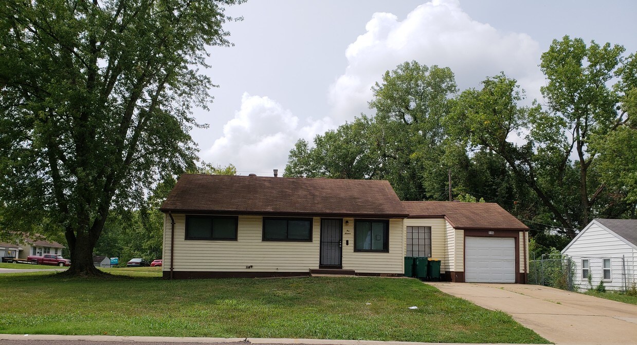 116 Cameron Rd, St. Louis, MO 63137 House for Rent in St. Louis, MO