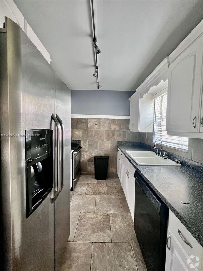 Pine Island Lakes Townhomes Condos for Rent Davie, FL 1 Rentals