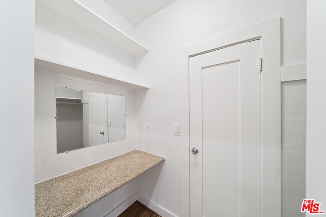 Foto del edificio - 1267 Vin Scully Ave