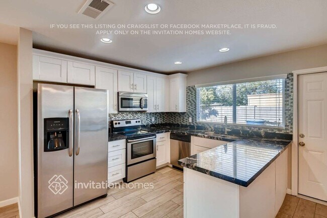 Building Photo - 1213 E El Parque Dr