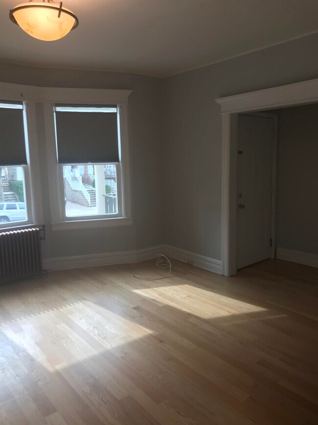 Building Photo - 121 W 31st St