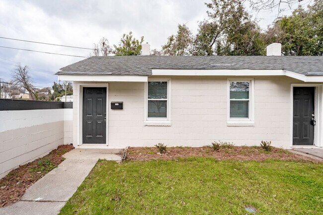 Foto del edificio - Charming Apartment Downtown Columbia - Housing Vouchers Accepted!