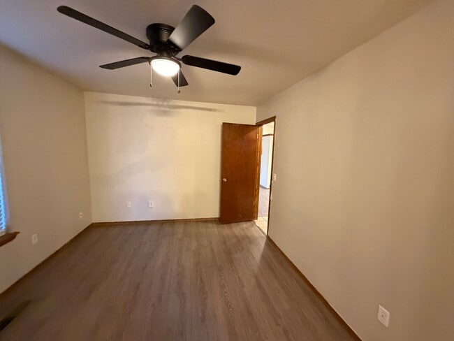 Foto del edificio - 1313 Pennington Ave