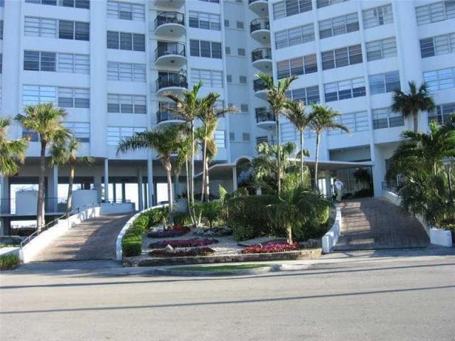 Primary Photo - 11930 N Bayshore Dr