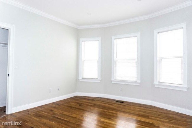 Foto del edificio - 9 Woodside Ave