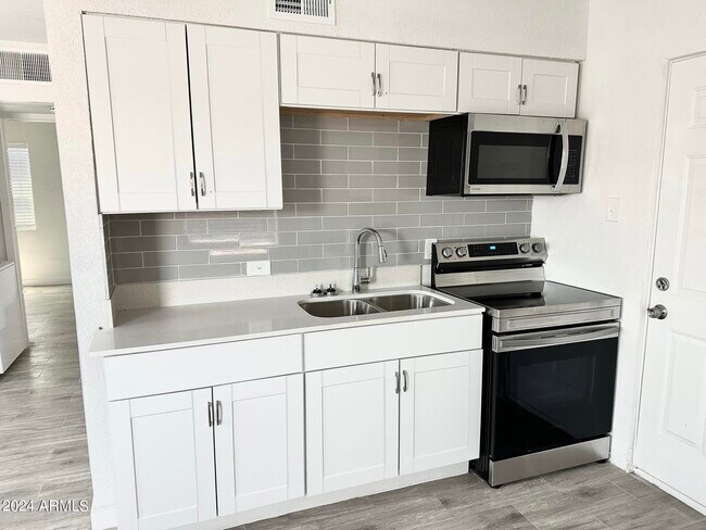 Foto del edificio - 6808 N 23rd Ave