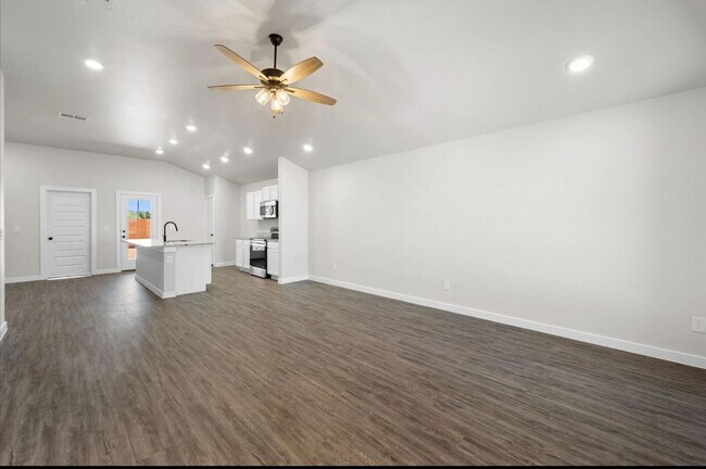 Building Photo - 2147 Langford Ave