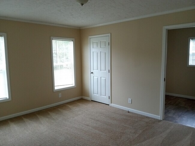 Building Photo - 10 Rising Sun Ln