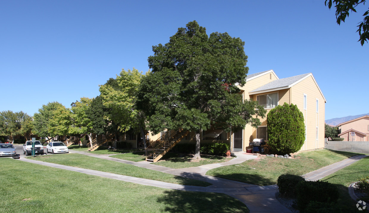 Primary Photo - Desert Shade Apartments