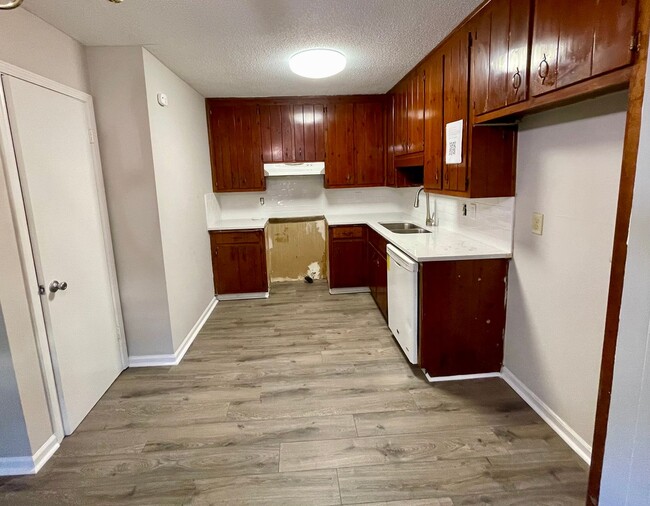 Foto del edificio - Beautifully Remodeled 3-Bedroom, 2-Bath Ho...