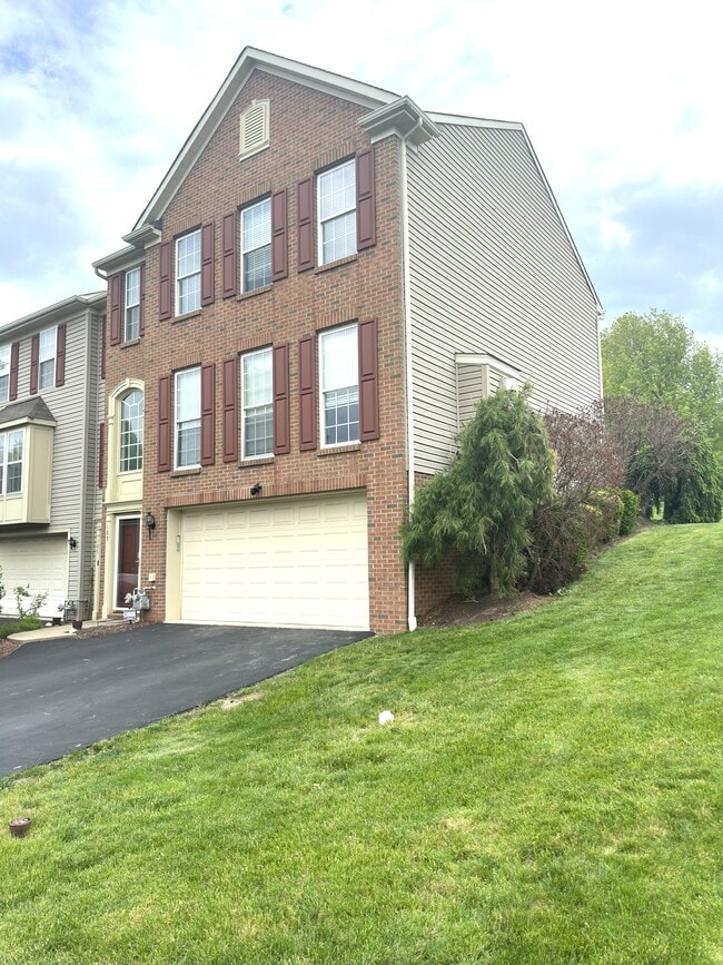 Building Photo - 189 Blue Grass Cir