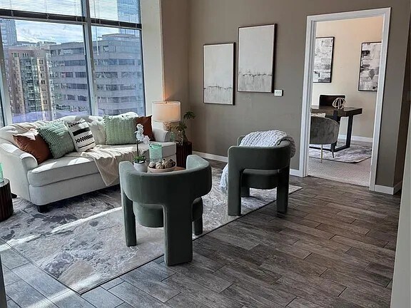 Sala de estar - 1700 Bassett St