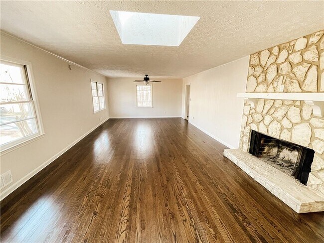 Foto del edificio - 359 N Victoria Rd