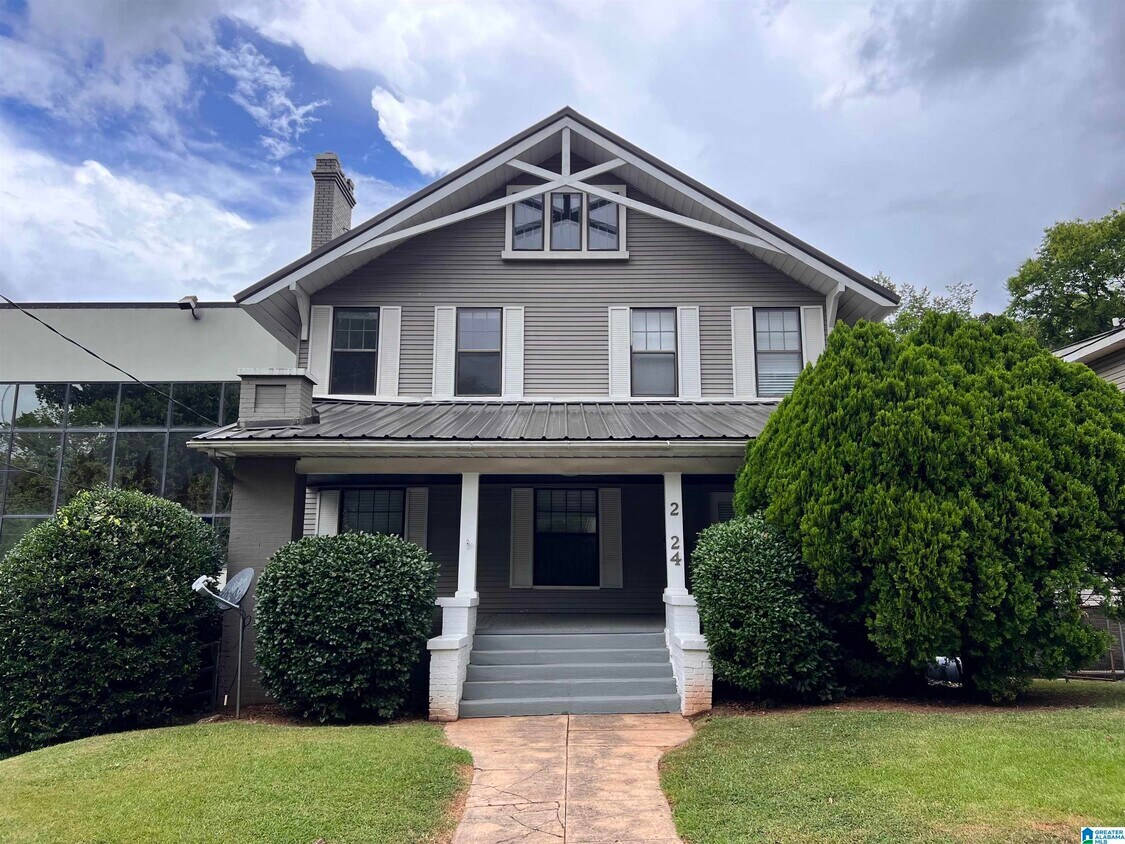 Foto principal - 2124 16th Ave S
