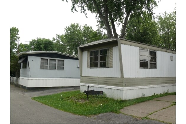 Building Photo - 10 Cayuga Blvd