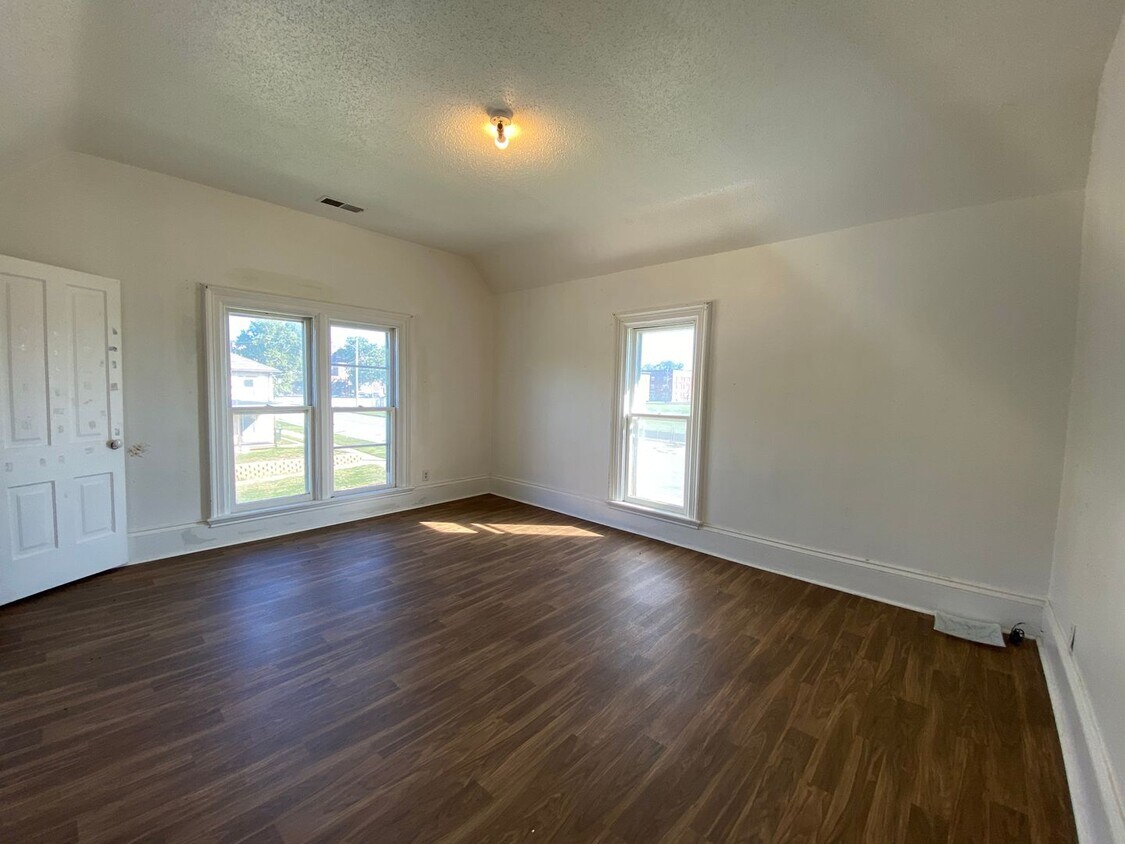 Foto principal - 222 N 10th Street/927 3rd Ave N