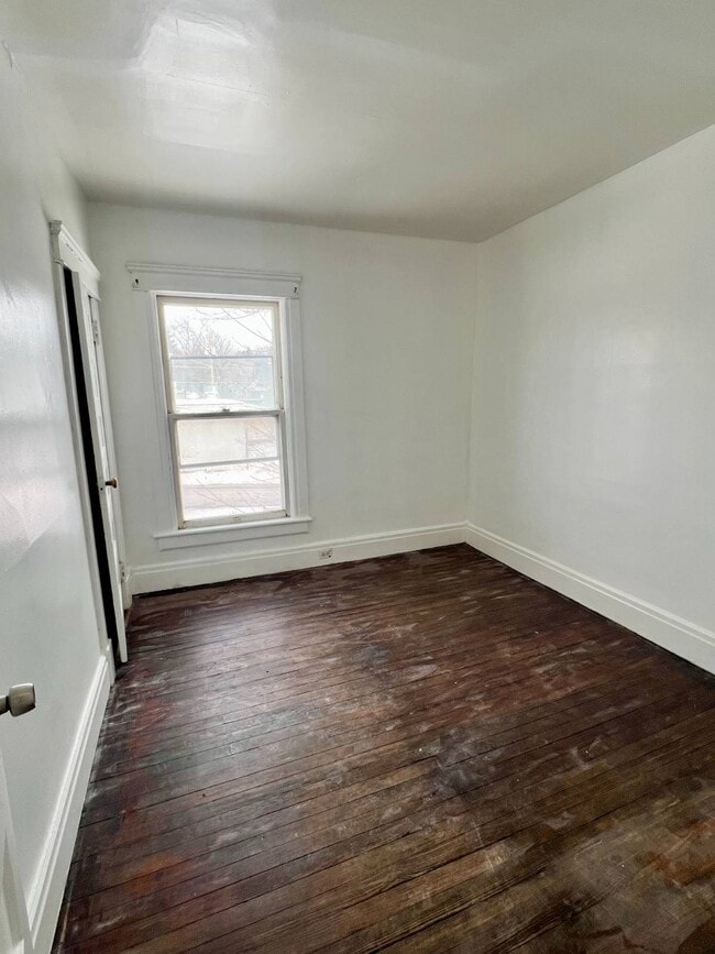 Building Photo - 163 Market St