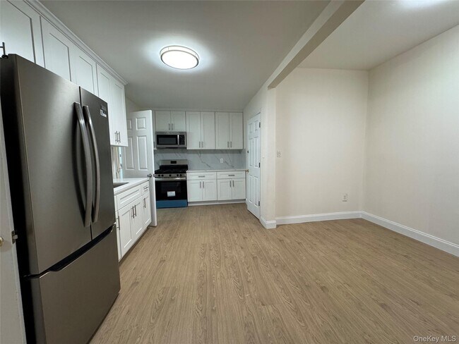 Building Photo - 1733 Zerega Ave