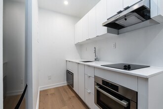 Building Photo - 263 Russell Hill Rd