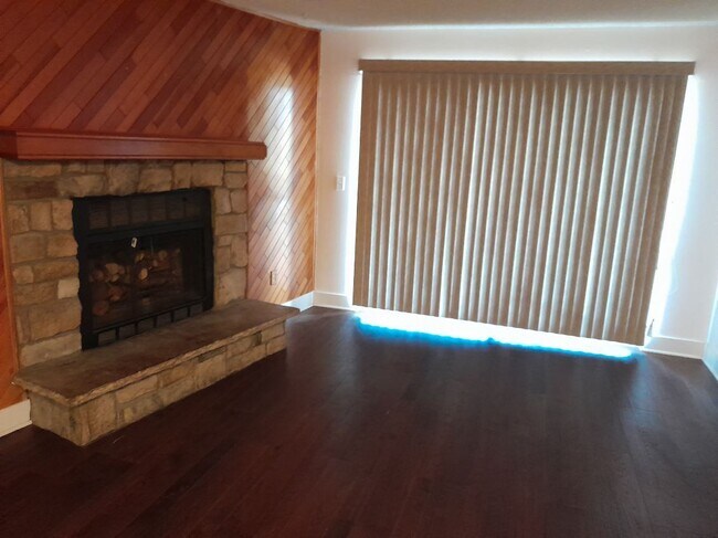 Building Photo - 477 S Memphis Way