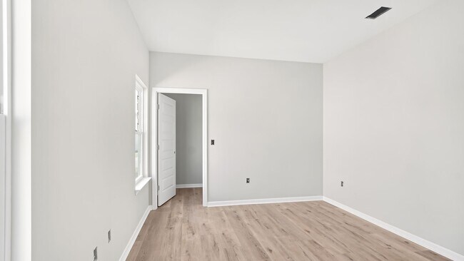Foto del edificio - *** MOVE IN SPECIAL *** 3 BED 2 BATH
