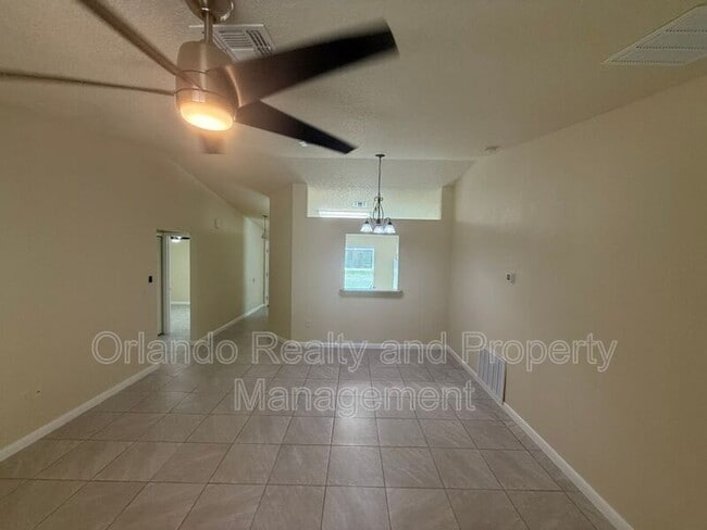 Building Photo - 1726 Pineview Ave