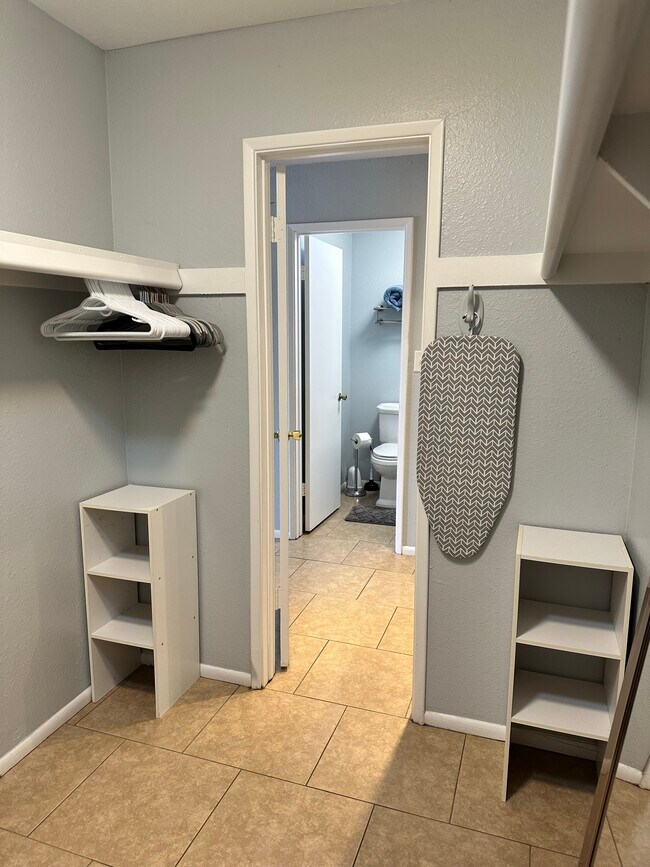 Foto del edificio - 815 N 86th Pl