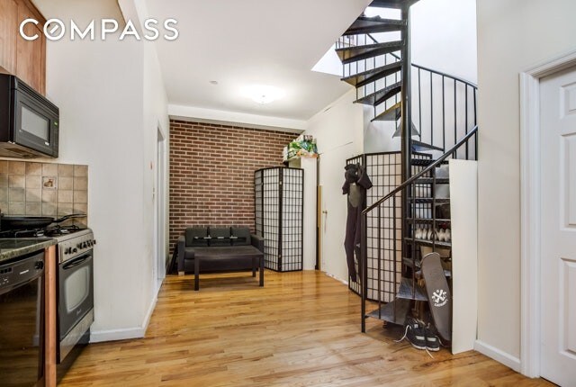 Foto principal - 66 Maspeth Ave