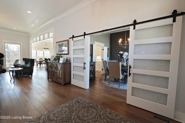 Building Photo - 14000 Glendower Dr
