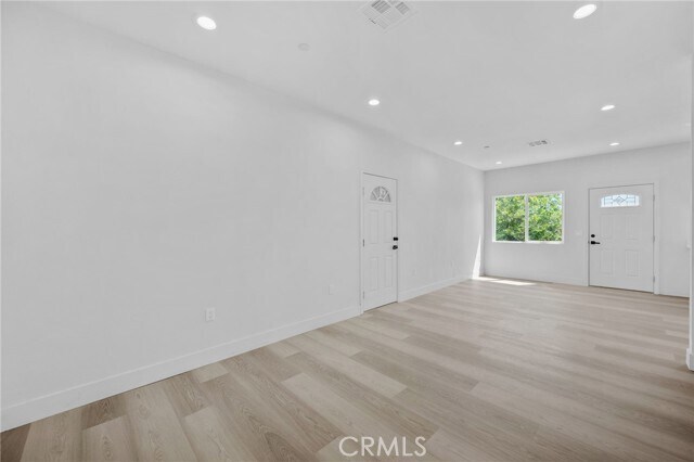 Foto del edificio - 15931 Los Cedros Ave