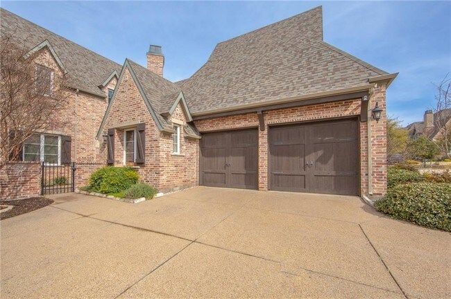Building Photo - 708 Chapel Hill Ln