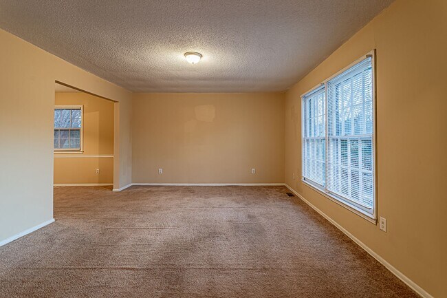 Foto del edificio - Price Improvement! Single Brick Ranch in G...