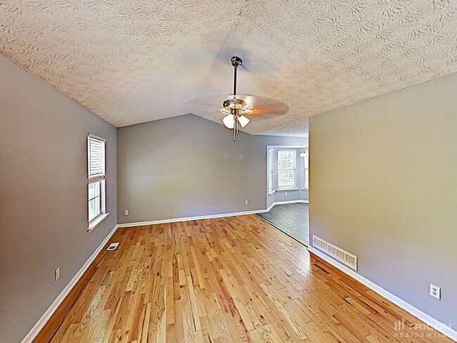 Building Photo - 384 Thornbrooke Dr