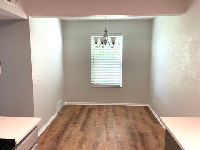Building Photo - 3121 S Tamarac Dr