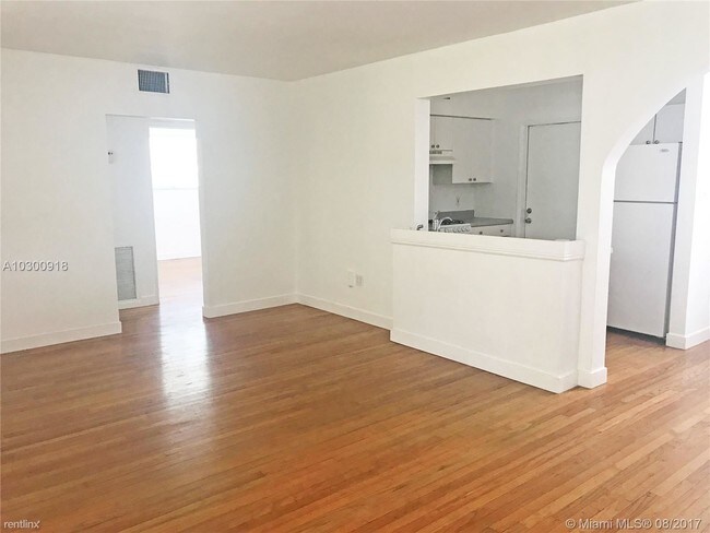 Building Photo - 1561 West Ave