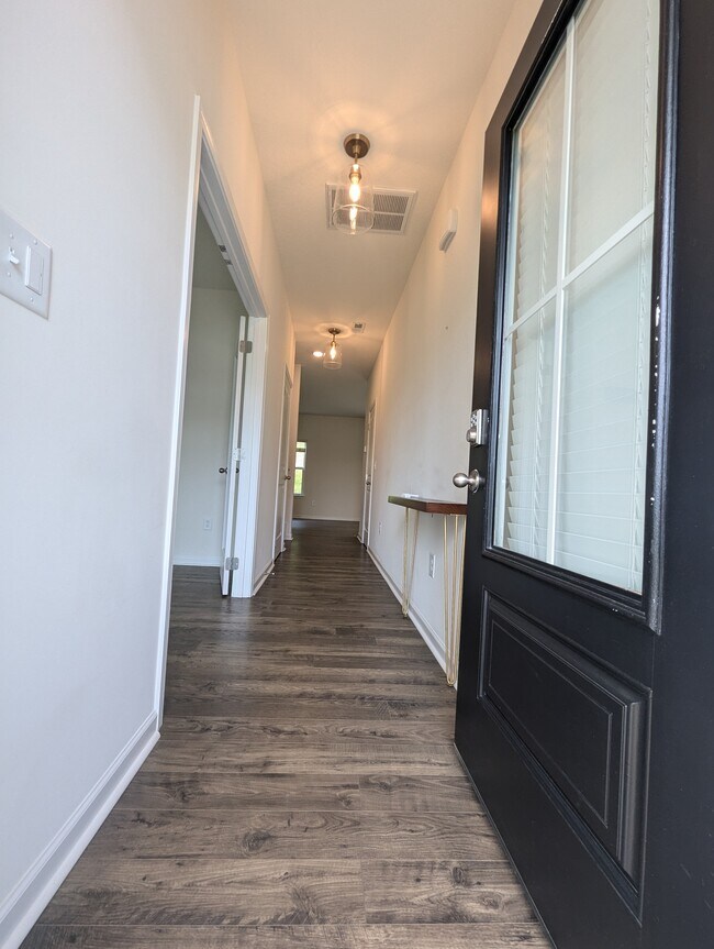 Foto del edificio - 1045 Curly Top Ln