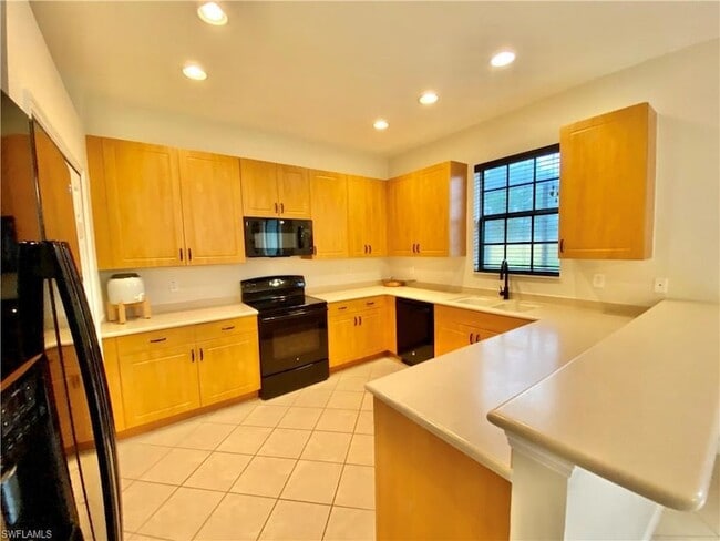 Foto del edificio - 7472 Bristol Cir