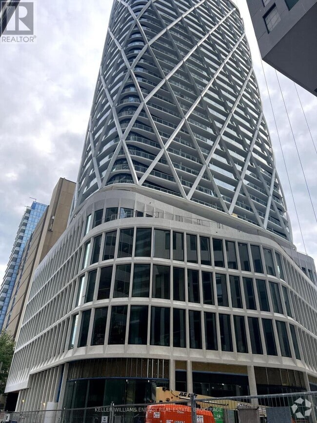 Building Photo - 230-1230 Simcoe St
