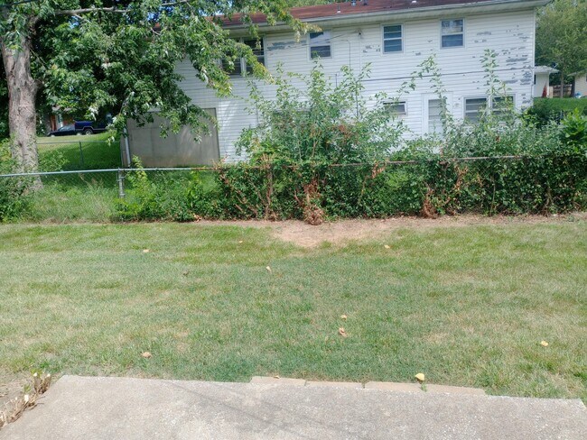 Building Photo - 2504 Glenn Dr